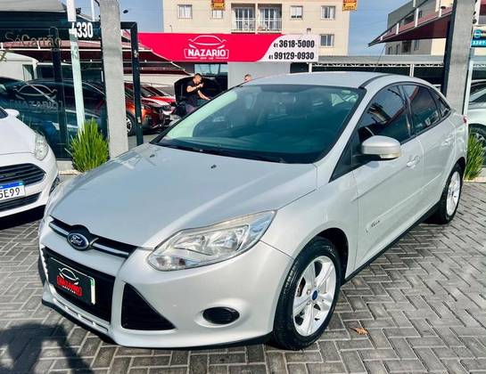 FORD FOCUS 2.0 SE 16V FLEX 4P POWERSHIFT FORD FOCUS 2.0 SE 16V FLEX 4P POWERSHIFT